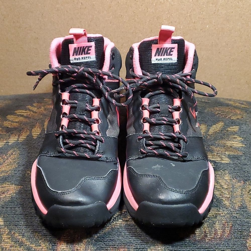 Nike Dual Fusion H20 Repel Boys Boots- Pink and Black- Size 7Y